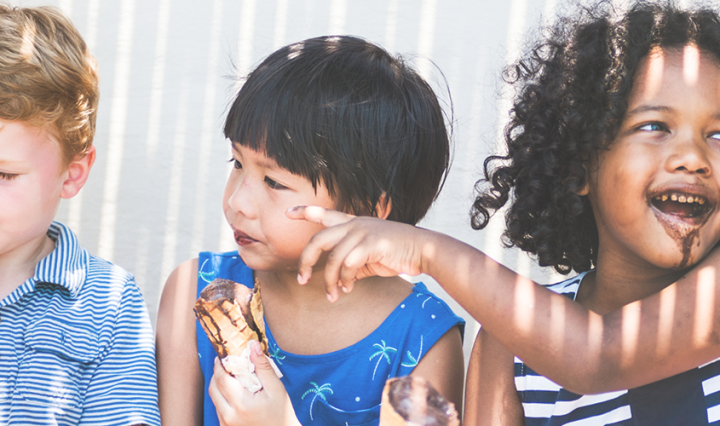 kids eating ice cream
